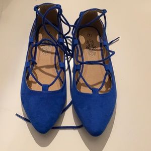 New without tags Charles Albert blue faux suede flats size 7